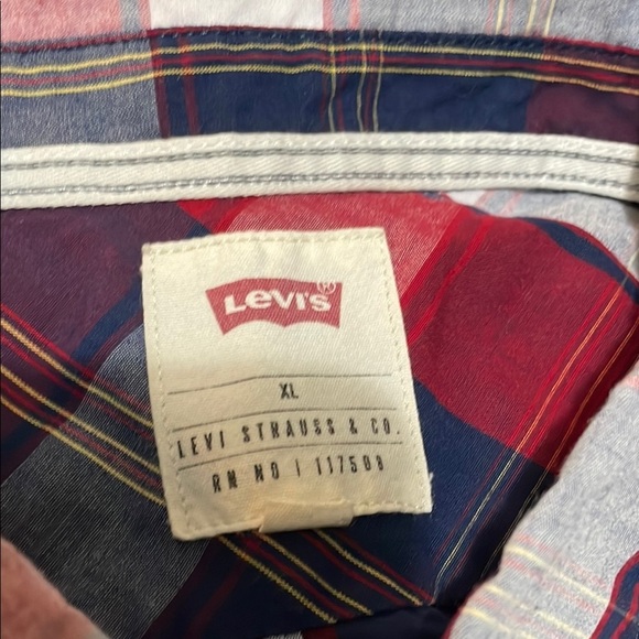 Levi's Men's Red and Blue Plaid Shirt 
Size Medium - Picture 6 of 8